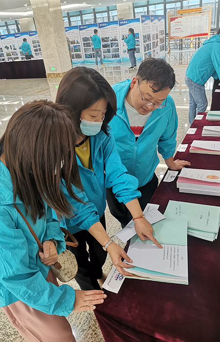 xiao 認(rèn)真學(xué)習(xí)、翻閱新《安全法》15.jpg